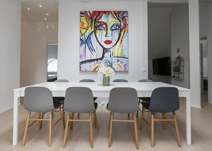 Glorious Penthouse With Private Sauna And Jacuzzi *