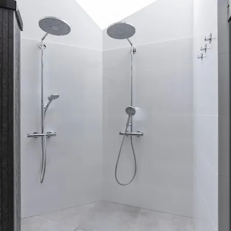 Glorious Penthouse With Private Sauna And Jacuzzi Apartament