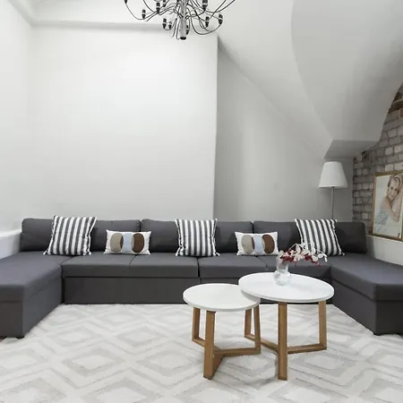 Апартаменты Glorious Penthouse With Private Sauna And Jacuzzi