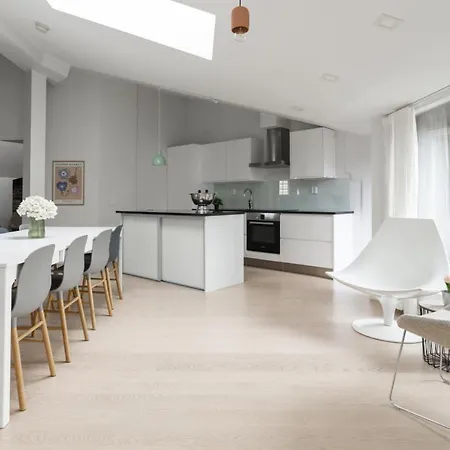 Апартаменты Glorious Penthouse With Private Sauna And Jacuzzi Хельсинки