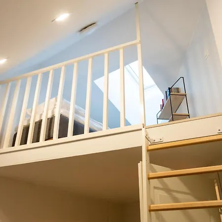 Glorious Penthouse With Private Sauna And Jacuzzi *