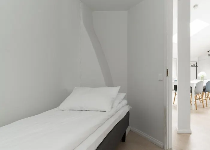 Glorious Penthouse With Private Sauna And Jacuzzi *