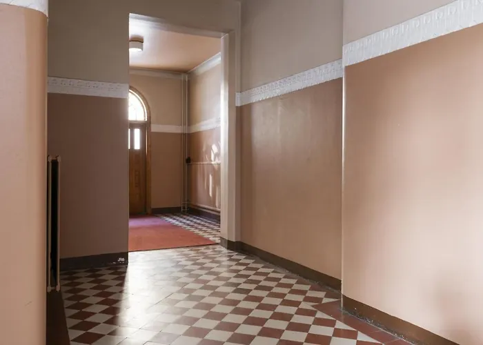 Glorious Penthouse With Private Sauna And Jacuzzi *