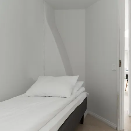 Glorious Penthouse With Private Sauna And Jacuzzi *