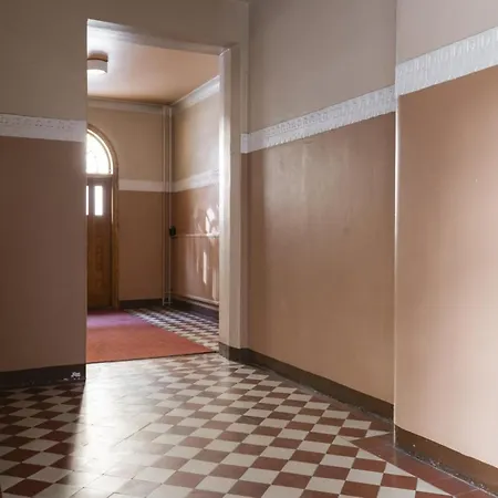 Glorious Penthouse With Private Sauna And Jacuzzi *