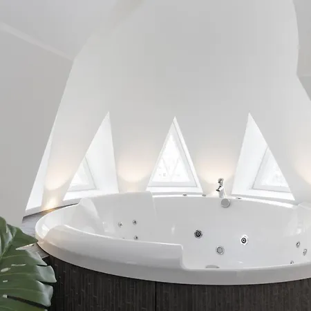 Glorious Penthouse With Private Sauna And Jacuzzi Apartamento *