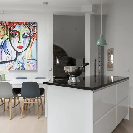 Glorious Penthouse With Private Sauna And Jacuzzi *