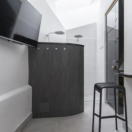 Glorious Penthouse With Private Sauna And Jacuzzi Appartamento *