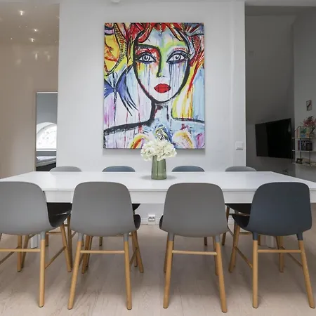 Glorious Penthouse With Private Sauna And Jacuzzi *